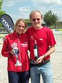 Katrin und der Organisator Jan Heller. Die Weinflasche gab es fr den 3. Sieg in Folge  in Krailling.